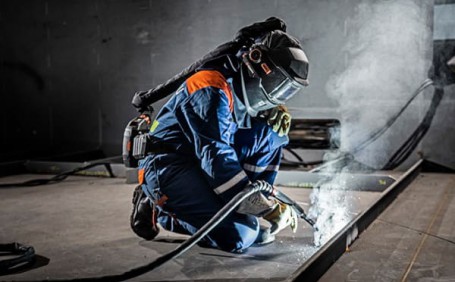 電焊作業(yè)中，哪些勞保用品可以保護(hù)自身健康